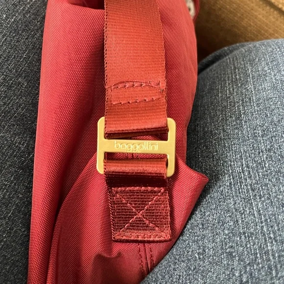 Women's Burgundy Baggallini Shoulder/backpack Bag - Classic Turn-Lock Tote - Picture 6 of 8